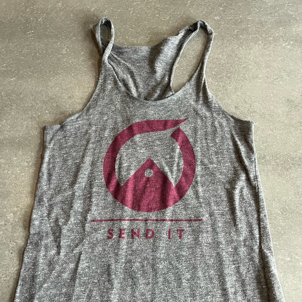 ☯️grey send it yoga tank ☯️